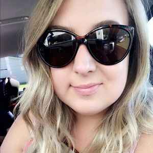 Meet your Posher, Meredith